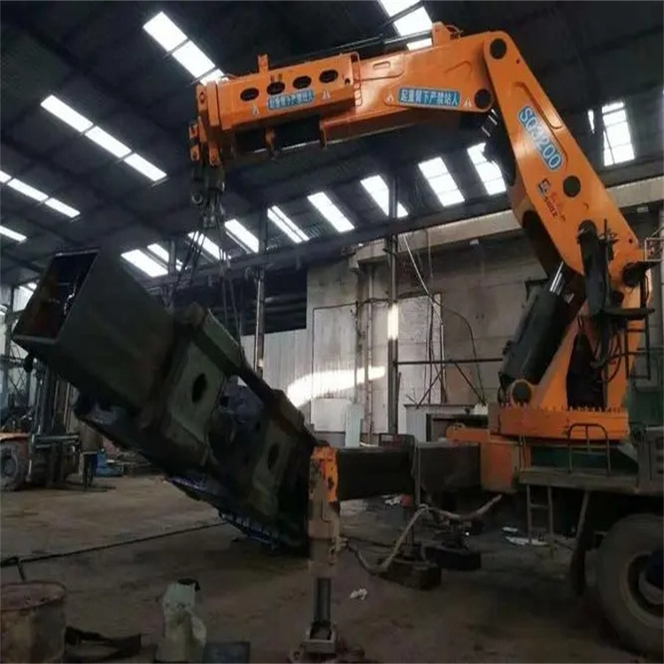 沛县130吨折臂吊车出租吊机租赁附近电话